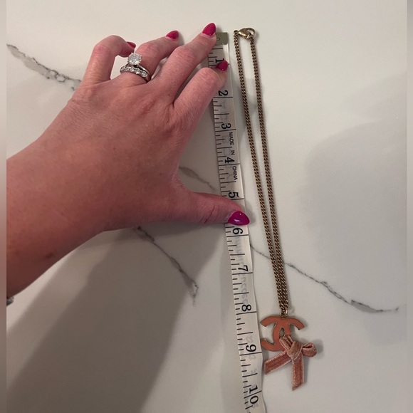 🆕 Chanel CC Bow chain necklace , in box - Picture 8 of 15